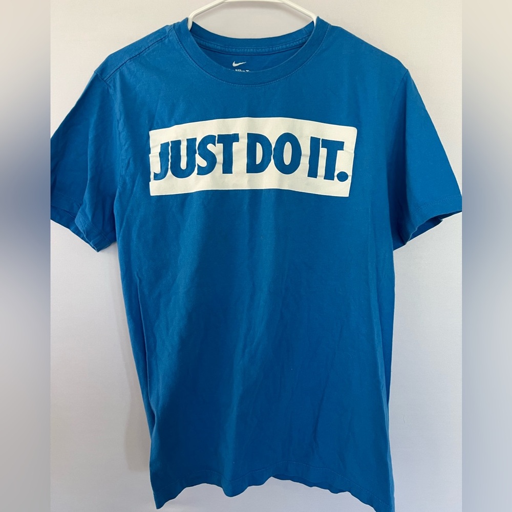 Gently used Nike men’s Medium just do it tshirt light blue